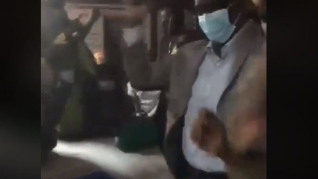 Le ministre de la Santé Diouf Sarr en train de danser dans une salle pleine à craquer, la vidéo qui choque la toile Le ministre de la Santé Diouf Sarr en train de danser dans une salle pleine à craquer, la vidéo qui choque la toile
