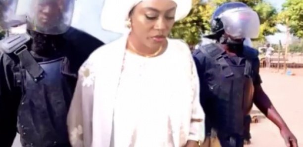 Dernière minute-Touba : La gendarmerie chez Sokhna Aïda Diallo Dernière minute-Touba : La gendarmerie chez Sokhna Aïda Diallo