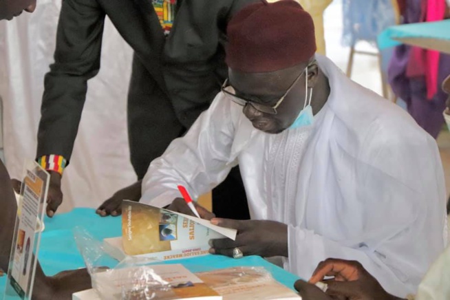 Les images de la cérémonie de dédicace du livre, Vie et Œuvre d'un bâtisseur des âmes de Serigne Souhayoubou Kébé dédié à Serigne Saliou Mbacké
