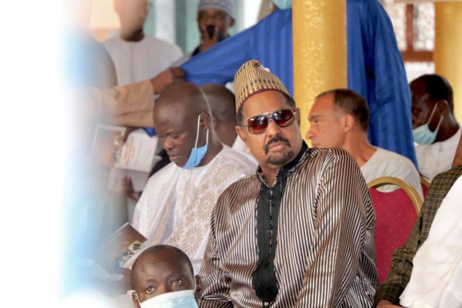 Les images de la cérémonie de dédicace du livre, Vie et Œuvre d'un bâtisseur des âmes de Serigne Souhayoubou Kébé dédié à Serigne Saliou Mbacké