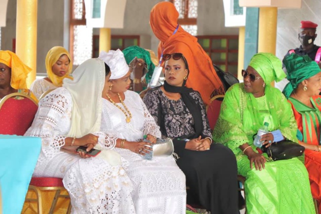 Les images de la cérémonie de dédicace du livre, Vie et Œuvre d'un bâtisseur des âmes de Serigne Souhayoubou Kébé dédié à Serigne Saliou Mbacké