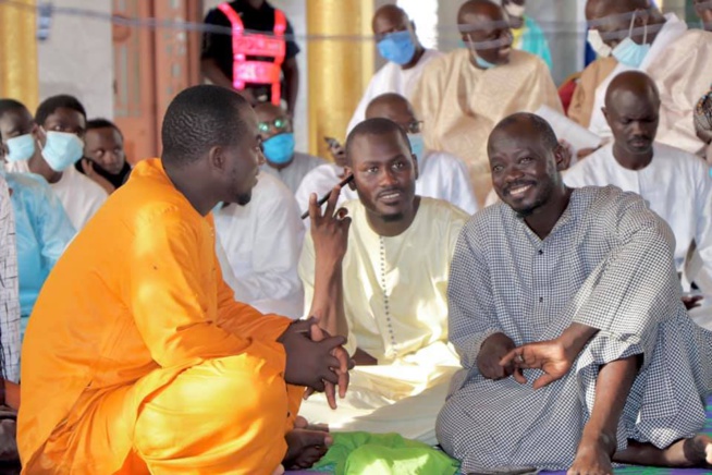 Les images de la cérémonie de dédicace du livre, Vie et Œuvre d'un bâtisseur des âmes de Serigne Souhayoubou Kébé dédié à Serigne Saliou Mbacké Les images de la cérémonie de dédicace du livre, Vie et Œuvre d'un bâtisseur des âmes de Serigne Souhayoubou Kébé dédié à Serigne Saliou Mbacké