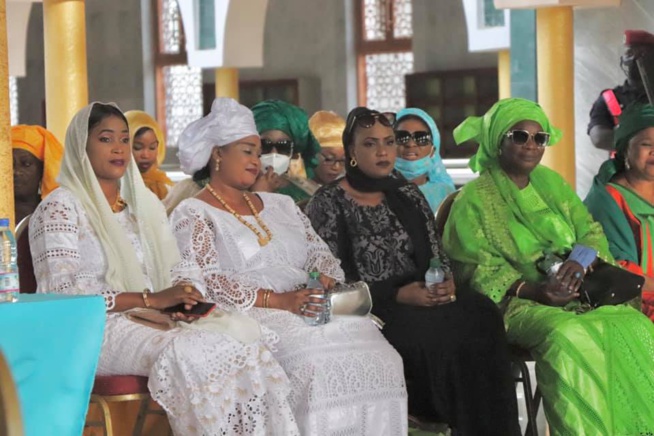 Les images de la cérémonie de dédicace du livre, Vie et Œuvre d'un bâtisseur des âmes de Serigne Souhayoubou Kébé dédié à Serigne Saliou Mbacké Les images de la cérémonie de dédicace du livre, Vie et Œuvre d'un bâtisseur des âmes de Serigne Souhayoubou Kébé dédié à Serigne Saliou Mbacké