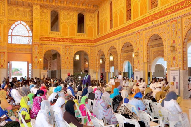 Les images de la cérémonie de dédicace du livre, Vie et Œuvre d'un bâtisseur des âmes de Serigne Souhayoubou Kébé dédié à Serigne Saliou Mbacké Les images de la cérémonie de dédicace du livre, Vie et Œuvre d'un bâtisseur des âmes de Serigne Souhayoubou Kébé dédié à Serigne Saliou Mbacké