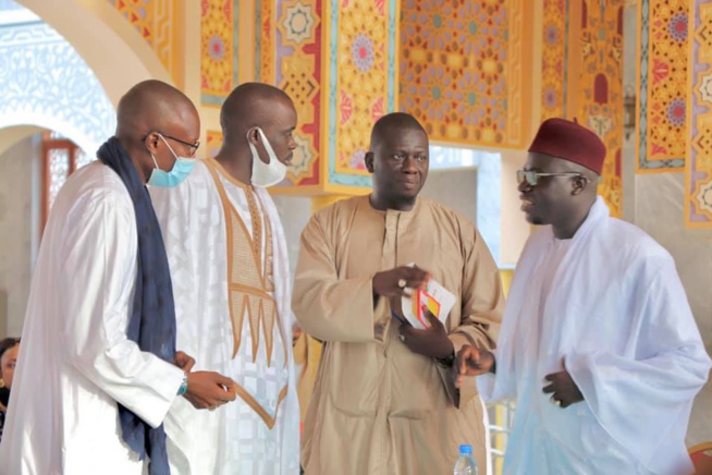 Les images de la cérémonie de dédicace du livre, Vie et Œuvre d'un bâtisseur des âmes de Serigne Souhayoubou Kébé dédié à Serigne Saliou Mbacké