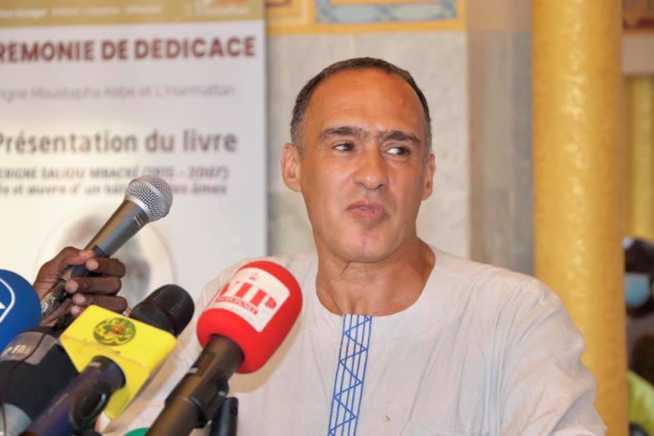 Les images de la cérémonie de dédicace du livre, Vie et Œuvre d'un bâtisseur des âmes de Serigne Souhayoubou Kébé dédié à Serigne Saliou Mbacké Les images de la cérémonie de dédicace du livre, Vie et Œuvre d'un bâtisseur des âmes de Serigne Souhayoubou Kébé dédié à Serigne Saliou Mbacké