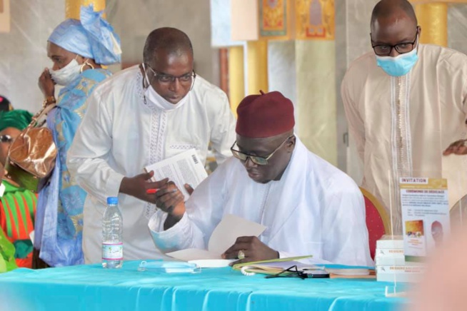 Les images de la cérémonie de dédicace du livre, Vie et Œuvre d'un bâtisseur des âmes de Serigne Souhayoubou Kébé dédié à Serigne Saliou Mbacké