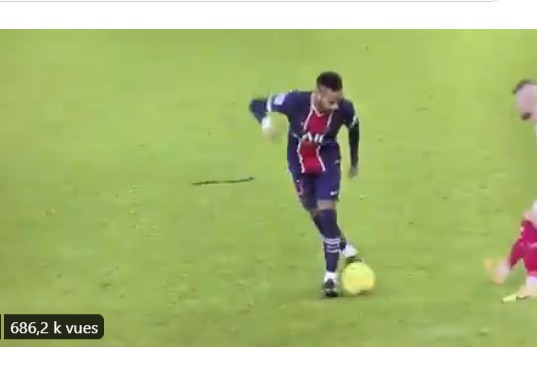 Neymar fait encore parler sa technique