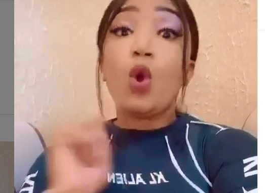 Mamacita répond aux critiques : « Ce n’est pas parce que j’ai des problèmes avec Sidiki Diabaté, que je n’ai pas le droit de faire de vidéos » Mamacita répond aux critiques : « Ce n’est pas parce que j’ai des problèmes avec Sidiki Diabaté, que je n’ai pas le droit de faire de vidéos »