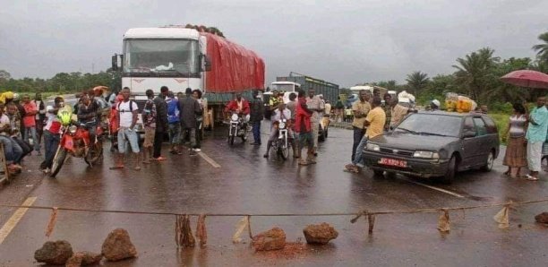 Dernière minute: La Guinée ferme sa frontière avec le Sénégal Dernière minute: La Guinée ferme sa frontière avec le Sénégal