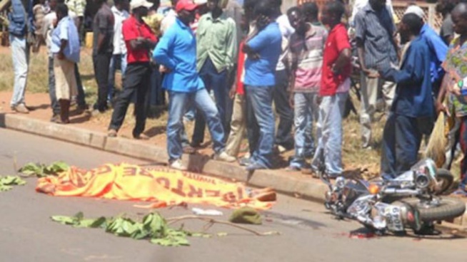 Dernière minute- Des «Jakartamen» tombent dans un caniveau : Un mort et un blessé grave Dernière minute- Des «Jakartamen» tombent dans un caniveau : Un mort et un blessé grave