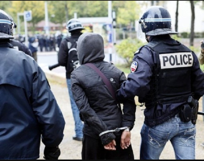 Touba: un homme arrêté à la résidence du Khalife général des Mourides avec une arme automatique Touba: un homme arrêté à la résidence du Khalife général des Mourides avec une arme automatique