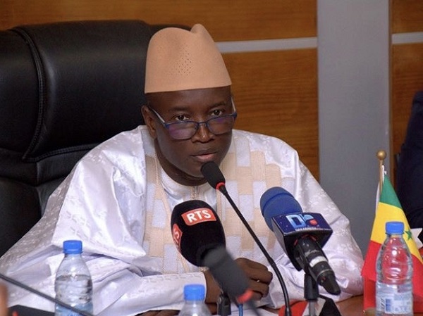 Bavure Policière contre la Camerawoman de Dakaractu : Aly Ngouille Ndiaye annonce des sanctions contre les auteurs Bavure Policière contre la Camerawoman de Dakaractu : Aly Ngouille Ndiaye annonce des sanctions contre les auteurs