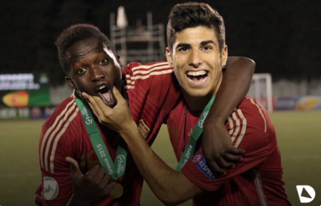 Pape Cheikh Diop une sélection polémique,il avait déclaré » je me sens aussi Espagnol. L’Espagne m’a tout donné et je veux le rendre » Pape Cheikh Diop une sélection polémique,il avait déclaré » je me sens aussi Espagnol. L’Espagne m’a tout donné et je veux le rendre »