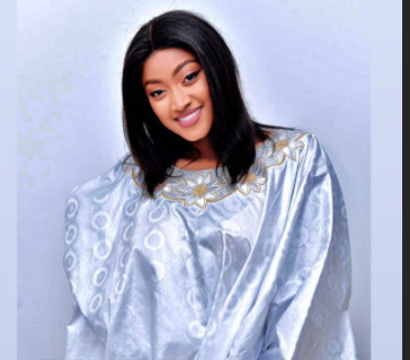 Ya Fatou de la série "Dérapages" toute splendide en boubou traditionnel Ya Fatou de la série "Dérapages" toute splendide en boubou traditionnel