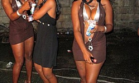 Elles se prostituaient sans carnet sanitaire dans une auberge à ouest-Foire : trois femmes condamnées à 2 mois avec sursis Elles se prostituaient sans carnet sanitaire dans une auberge à ouest-Foire : trois femmes condamnées à 2 mois avec sursis