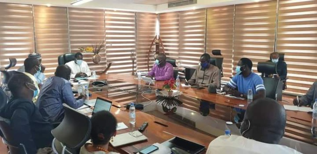 Rencontre avec le DG de la Sonatel sur la hausse des tarifs ilimix: Y'en a marre annonce un "point d'accord" Rencontre avec le DG de la Sonatel sur la hausse des tarifs ilimix: Y'en a marre annonce un "point d'accord"