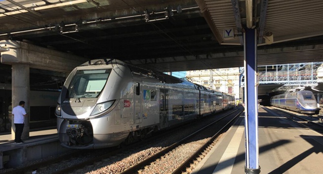 Un TER emboutit une voiture à Bourg-en-Bresse, deux morts Un TER emboutit une voiture à Bourg-en-Bresse, deux morts