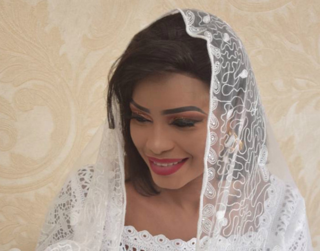 100% PEOPLES: Mbathio Ndiaye sur sa dot: "l'argent et les cadeaux importent peu, il m'aime et..." 100% PEOPLES: Mbathio Ndiaye sur sa dot: "l'argent et les cadeaux importent peu, il m'aime et..."