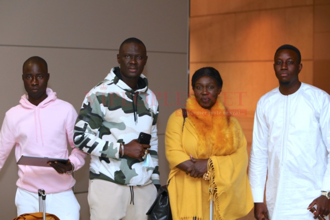Les premiéres images de Las Vegas fashion, Mo Gate pour accueillir l'artiste Ndiollé Tall et le photographe Gomis à l'aéroport.