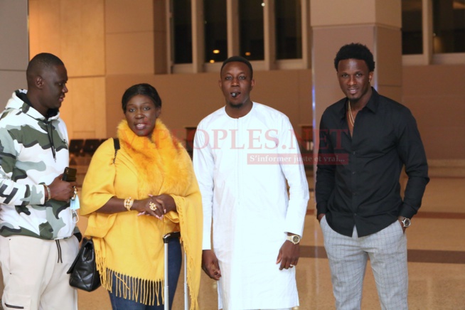 Les premiéres images de Las Vegas fashion, Mo Gate pour accueillir l'artiste Ndiollé Tall et le photographe Gomis à l'aéroport.