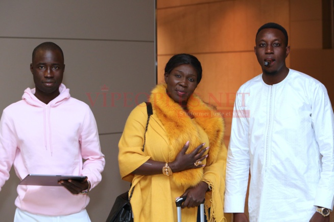 Les premiéres images de Las Vegas fashion, Mo Gate pour accueillir l'artiste Ndiollé Tall et le photographe Gomis à l'aéroport.