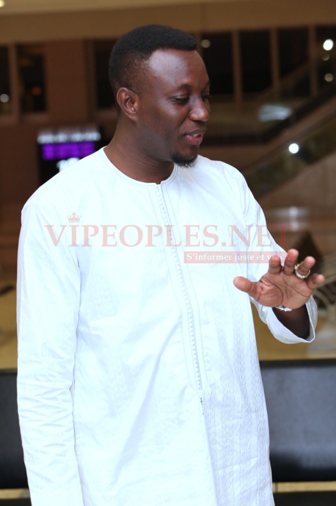 Les premiéres images de Las Vegas fashion, Mo Gate pour accueillir l'artiste Ndiollé Tall et le photographe Gomis à l'aéroport.
