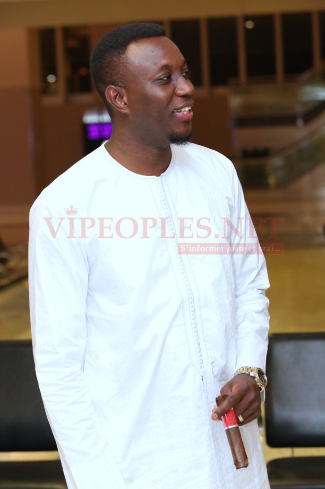 Les premiéres images de Las Vegas fashion, Mo Gate pour accueillir l'artiste Ndiollé Tall et le photographe Gomis à l'aéroport.