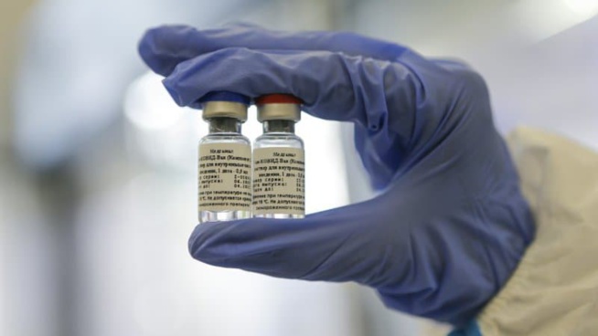 Covid-19: les théories complotistes et la méfiance envers le vaccin sont liées, selon une étude