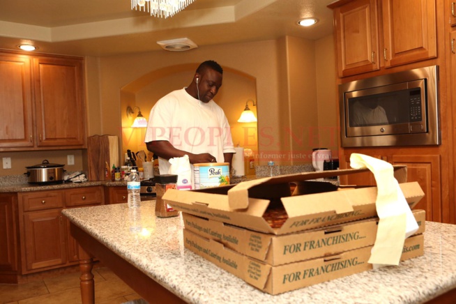 Les images du triple petit déjeuner de Gouye Gui à Las Vegas, Reug Reug a de quoi avoir peur. Les images du triple petit déjeuner de Gouye Gui à Las Vegas, Reug Reug a de quoi avoir peur.