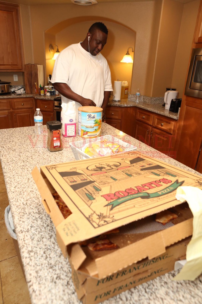 Les images du triple petit déjeuner de Gouye Gui à Las Vegas, Reug Reug a de quoi avoir peur. Les images du triple petit déjeuner de Gouye Gui à Las Vegas, Reug Reug a de quoi avoir peur.