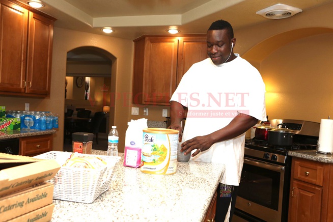 Les images du triple petit déjeuner de Gouye Gui à Las Vegas, Reug Reug a de quoi avoir peur. Les images du triple petit déjeuner de Gouye Gui à Las Vegas, Reug Reug a de quoi avoir peur.