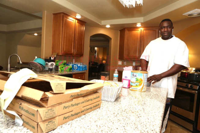 Les images du triple petit déjeuner de Gouye Gui à Las Vegas, Reug Reug a de quoi avoir peur. Les images du triple petit déjeuner de Gouye Gui à Las Vegas, Reug Reug a de quoi avoir peur.