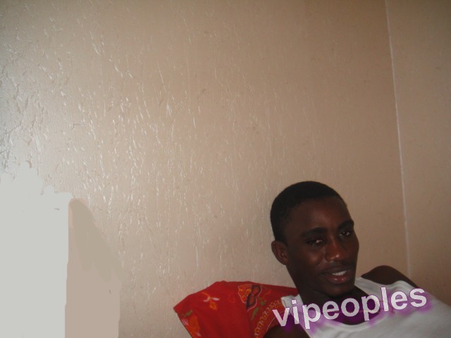 Pourquoi Wally Seck a une drole de tete ici?