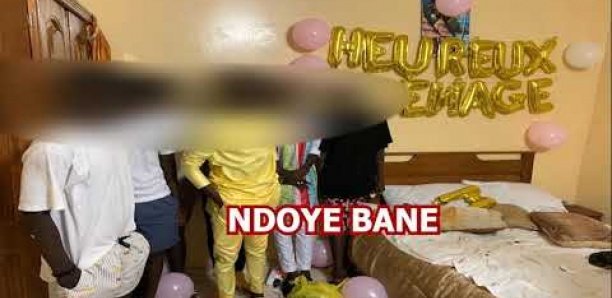 Gay party à Mermoz: les 25 homos écroués, un médecin en fuite, un arsenal d'orgie... Gay party à Mermoz: les 25 homos écroués, un médecin en fuite, un arsenal d'orgie...