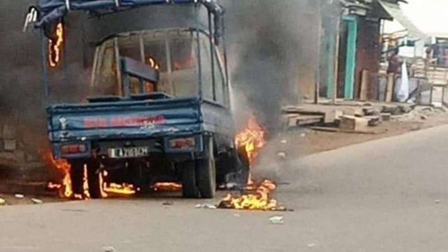 Côte d’Ivoire : quatre véhicules de transport incendiés tôt ce matin à Yopougon