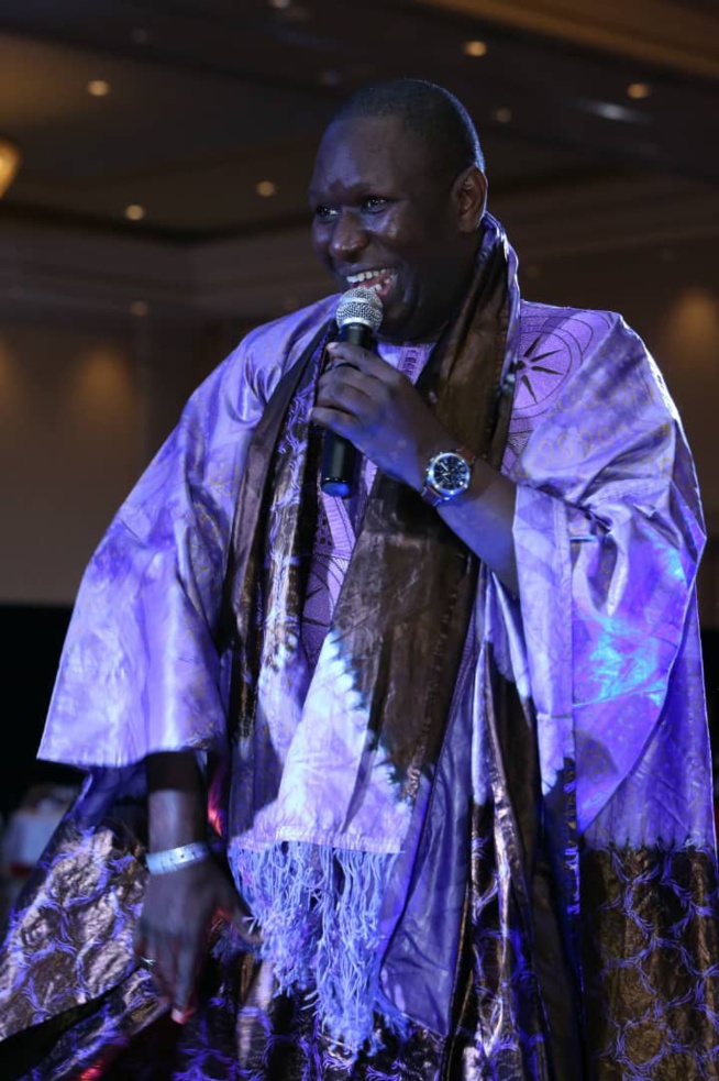 Mo Gates honore Salam Diallo a Las Vegas fashion Sénégal avec un award