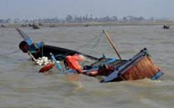 Mbour: Une pirogue avec 200 migrants à bord, explose en haute mer ! Mbour: Une pirogue avec 200 migrants à bord, explose en haute mer !