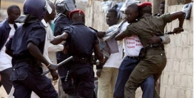 Yeumbeul : Un véhicule de la Police attaqué et les policiers blessés par les proches d’un…