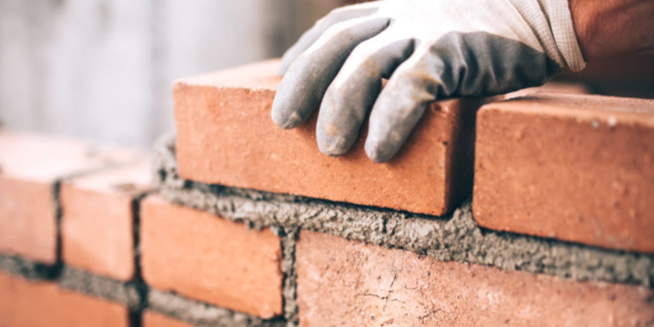 Le maçon se transforme en voleur à ses temps perdus Le maçon se transforme en voleur à ses temps perdus