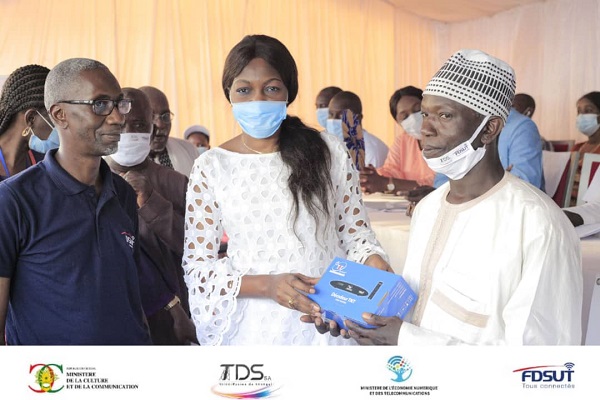 Saint-Louis: La TDS-s et le FDSUT offrent 7000 décodeurs aux foyers vulnérables pour aider à finaliser la transition numérique Saint-Louis: La TDS-s et le FDSUT offrent 7000 décodeurs aux foyers vulnérables pour aider à finaliser la transition numérique