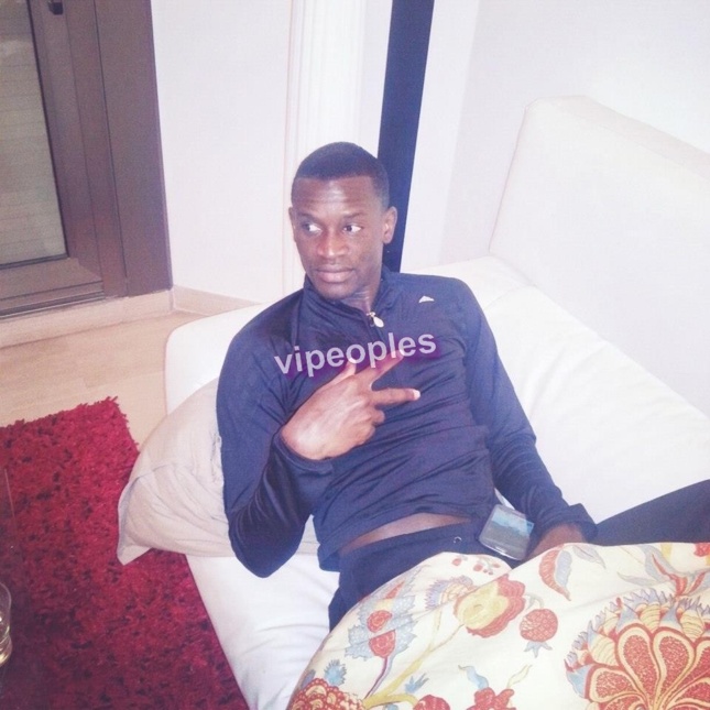 Ibou Toure bien plaçé dans son canaapé Ibou Toure bien plaçé dans son canaapé