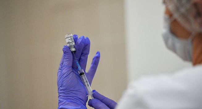 Plus de 40.000 Russes déjà vaccinés, 1,5 million à prévoir d’ici 2021, d'après le centre créateur du Spoutnik V