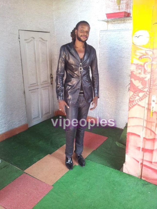 Le mannequin Mor Fall en cuir, mais qu'il est sexy! Le mannequin Mor Fall en cuir, mais qu'il est sexy!
