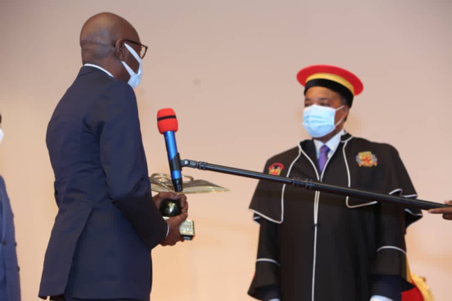 Culture: Abdoulaye_Diop, le ministre de la Culture, remet une distinction au président Denis Sassou Nguesso