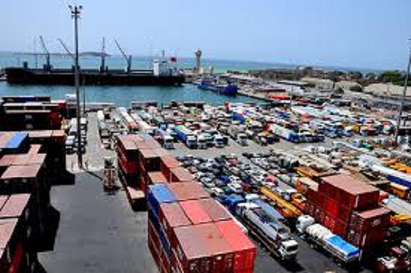 Diktat des compagnies maritimes et des manutentionnaires : Commerce, transit et transport décrètent 72 heures d’arrêt d’activités portuaires Diktat des compagnies maritimes et des manutentionnaires : Commerce, transit et transport décrètent 72 heures d’arrêt d’activités portuaires