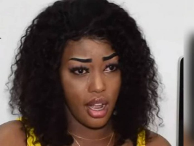 En Larmes, Ya Awa Rassoul Solde Ses Comptes Avec Le Groupe «Top Cas»… En Larmes, Ya Awa Rassoul Solde Ses Comptes Avec Le Groupe «Top Cas»…