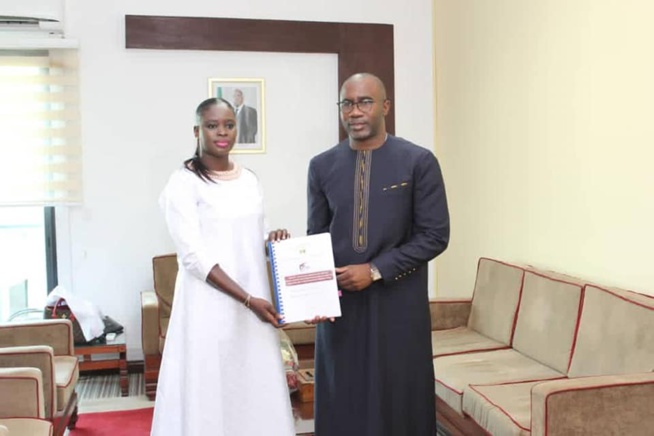 Les images exclusives de la cérémonie de passation de service entre la nouvelle administratrice générale du FONGIP Mme Thérèse Faye Diouf et Doudou Ka