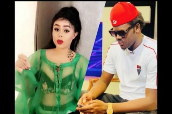 La nouvelle femme de Omaro se dévoile en mode jongué sur snap : » Kouy outeu Dieukeur na rafete té sante Gueye » La nouvelle femme de Omaro se dévoile en mode jongué sur snap : » Kouy outeu Dieukeur na rafete té sante Gueye »