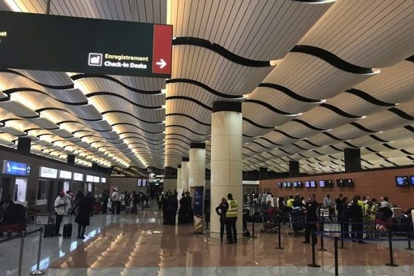 APRÈS AVOIR POMPÉ 19 MILLIONS DES CAISSES DE LA STATION ELTON DE MBAO QU’IL GÉRAIT : G M chopé à l’Aéroport Blaise Diagne après une cavale de 3 ans en Russie APRÈS AVOIR POMPÉ 19 MILLIONS DES CAISSES DE LA STATION ELTON DE MBAO QU’IL GÉRAIT : G M chopé à l’Aéroport Blaise Diagne après une cavale de 3 ans en Russie